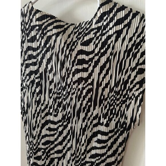 Milano Women’s size medium zebra top - Picture 7 of 7